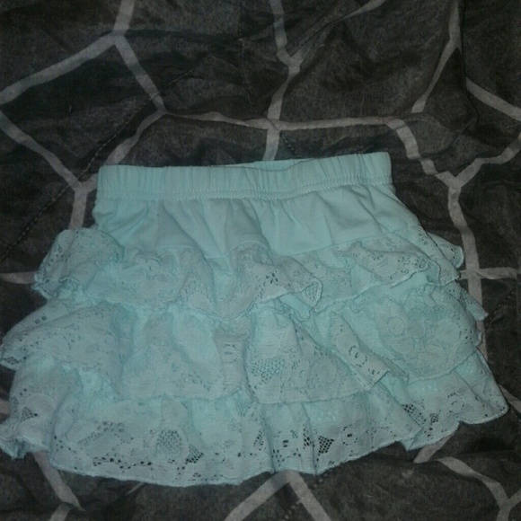 24 Month Green Lace Skirt with a floral Pattern - Picture 2 of 3